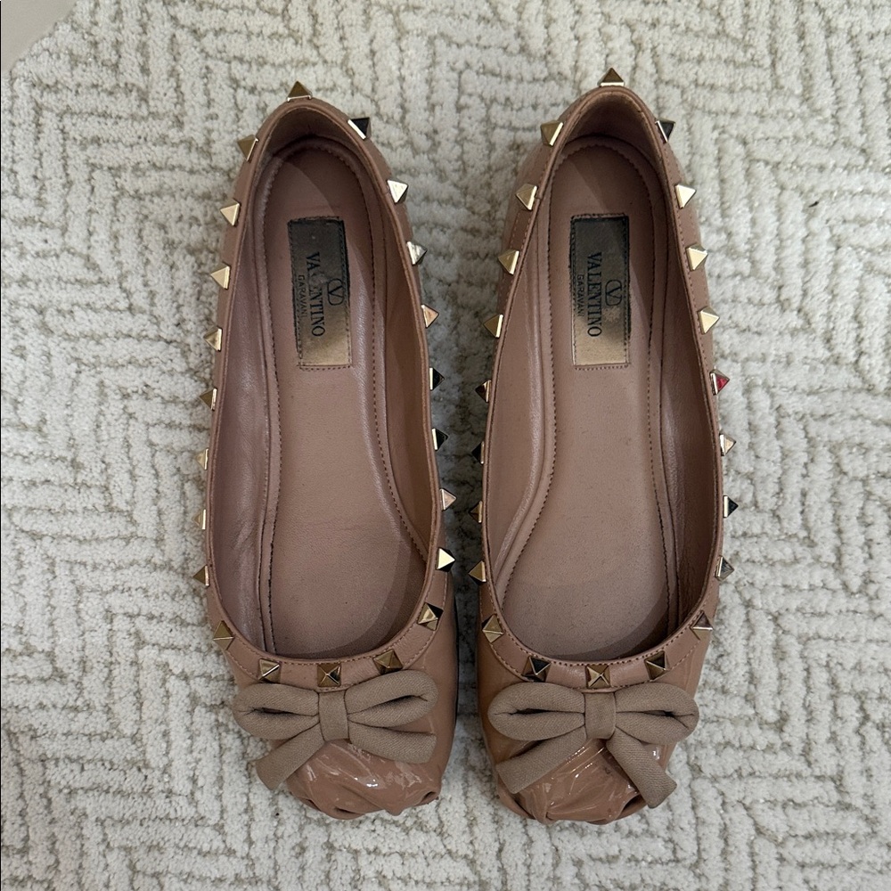 Valentino Nude Leather Rockstud Bow Flats